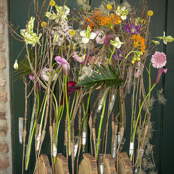 Композиция с альстромерией White